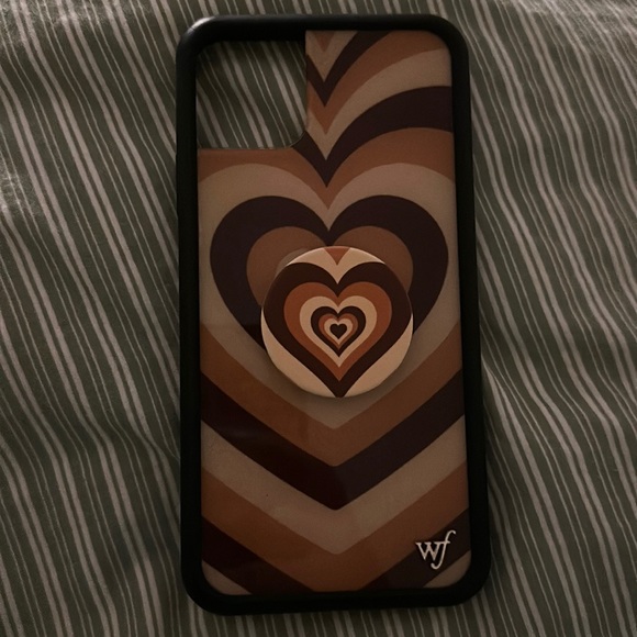 Wildflowers Other - Wildflower brown heart case with popsocket